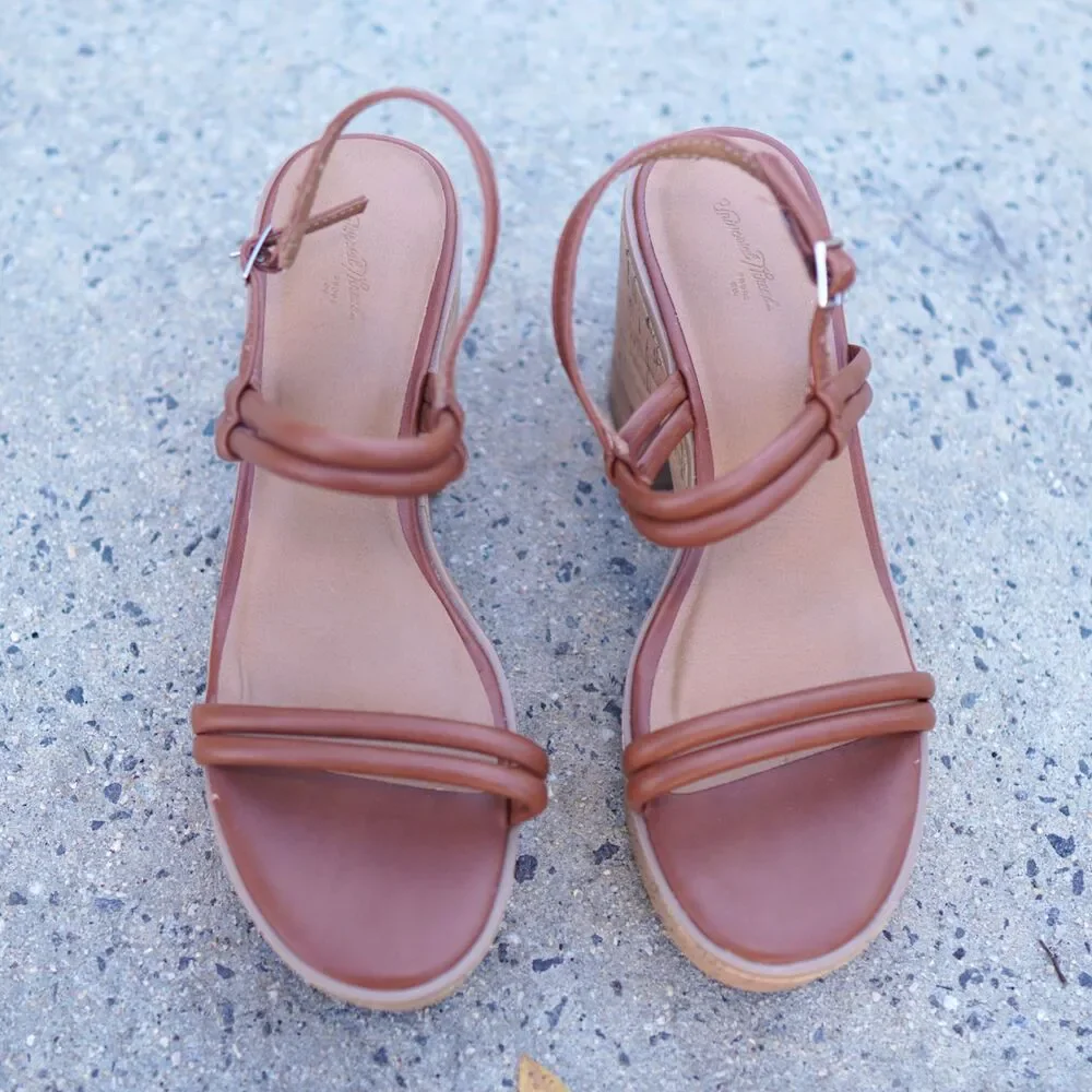 Universal Thread Alva Cork Wedge Sandals 9.5 Memory Foam Tan Boho Platform